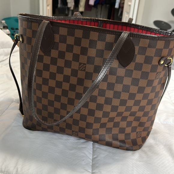 Louis Vuitton Neverfull Tote - Picture 2 of 5